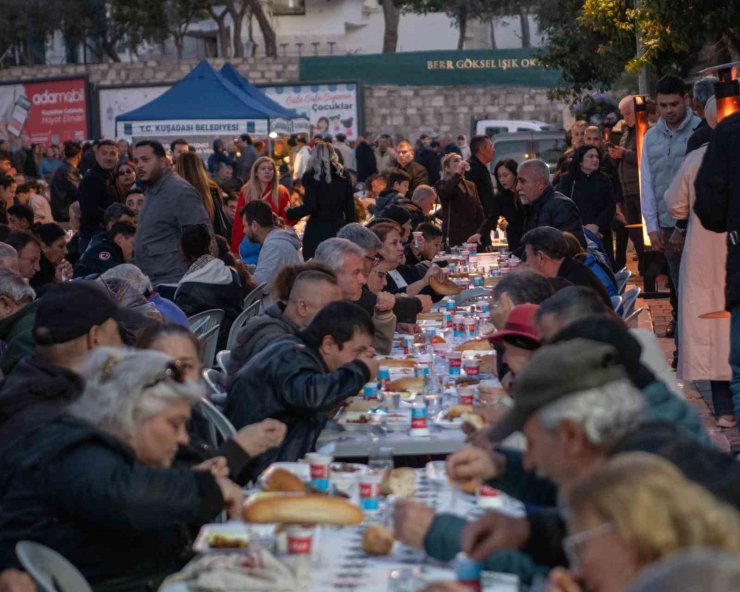 Kuşadası, Başkan Günel için tek yürek oldu