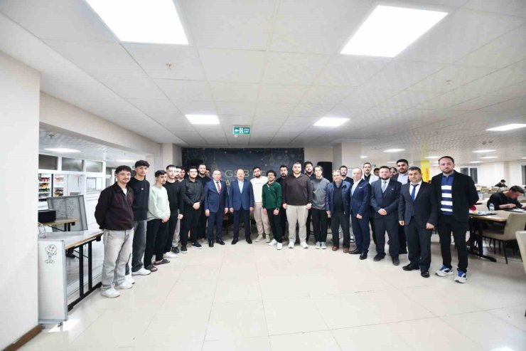 Vali Dallı, üniversite öğrencileriyle iftar sofrasında buluştu