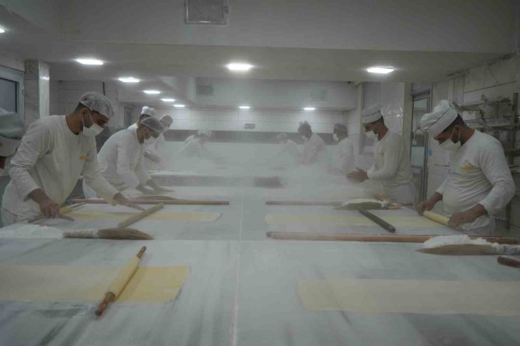 Bayram öncesi Gaziantep’te baklava mesaisi