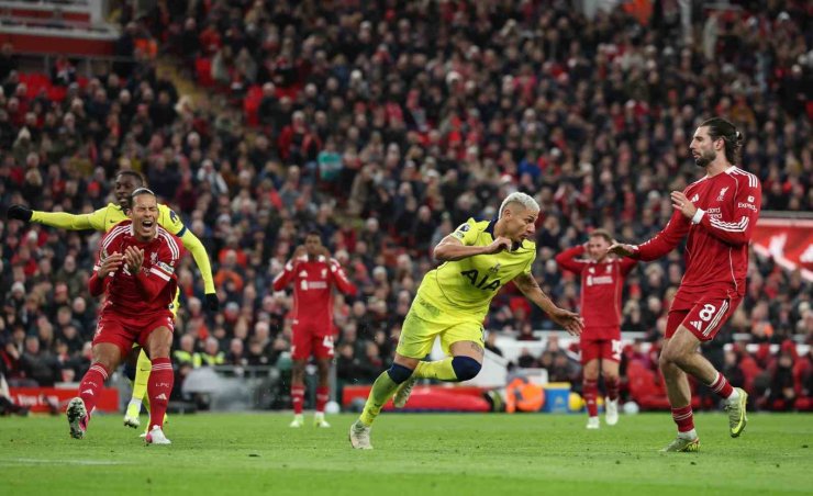 Liverpool, Tottenham’a son dakikada takıldı