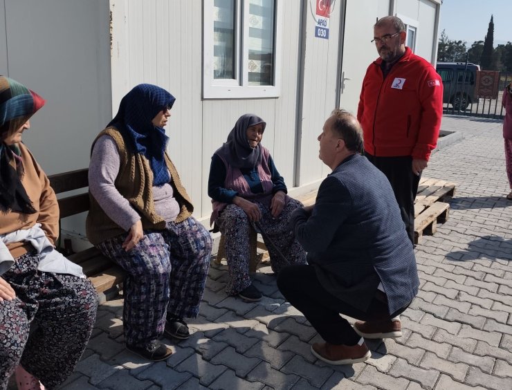 Gördesli öğrencilerden depremzede ailelere Ramazan desteği