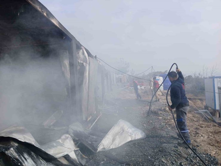 Alacağını alamayan imalatçı konteyneri ateşe verdi