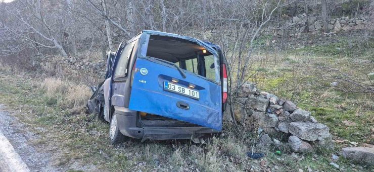 Hurdaya dönen araçlarda 1 kişi öldü, bir kişi yaralandı