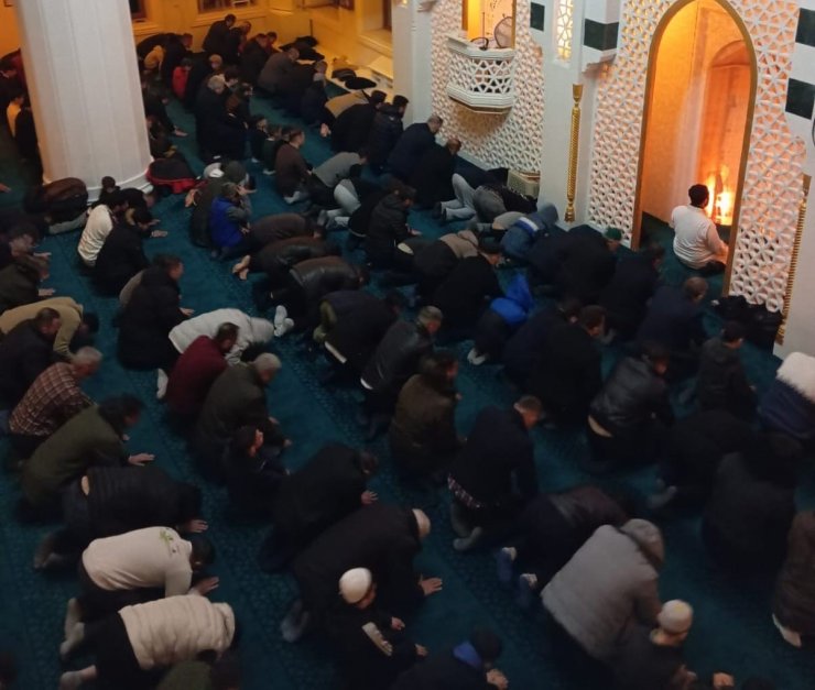 Hasköy’de Kadir Gecesi dualarla idrak edildi