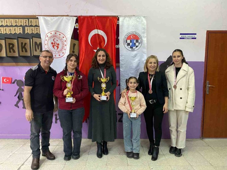Kars’ta "Kadınlar Satranç İl Birinciliği Turnuvası" tamamlandı