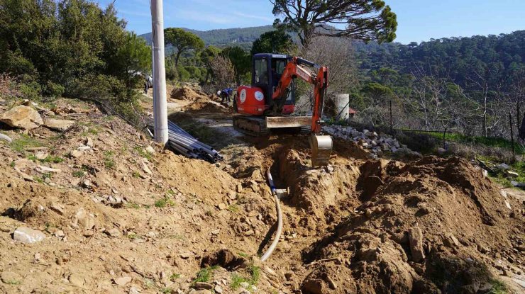 Kavaklıdere Çamlıyurt Mahallesi’nde içme suyu iletim hattı yenilendi