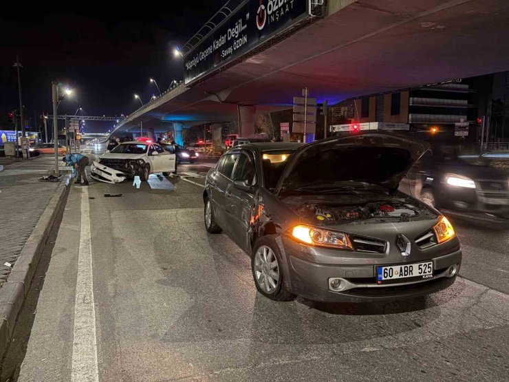 İki otomobil çarpıştı: 1 yaralı