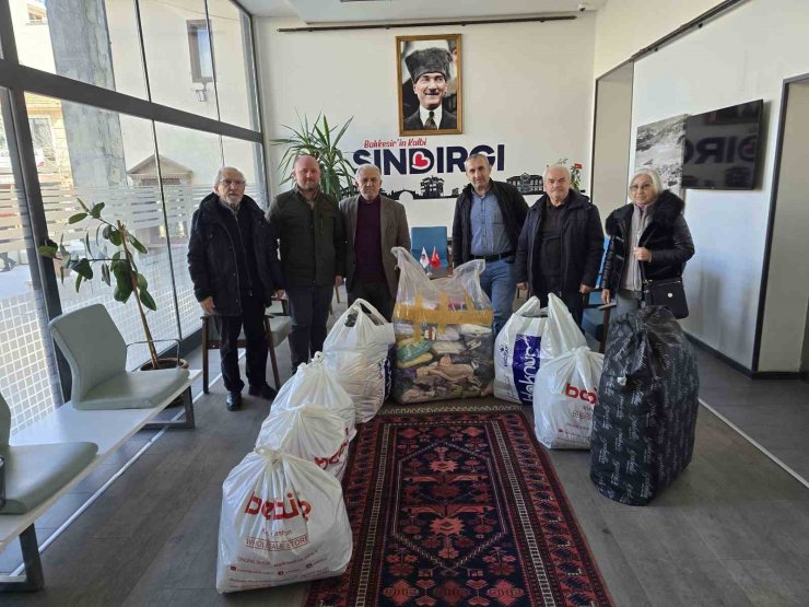 Sındırgı’da deprem yaraları "Bayram Çeki" ile sarılıyor