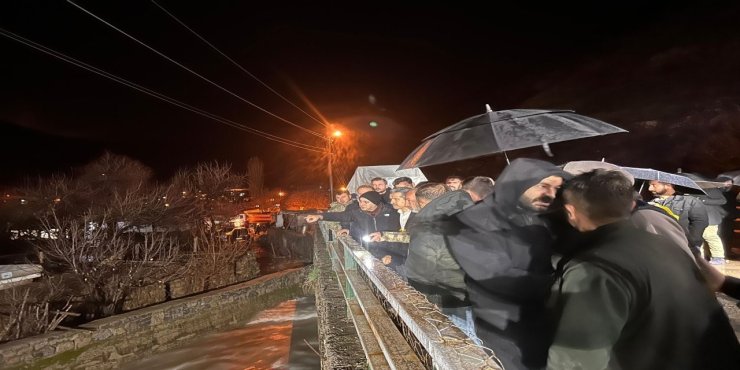 Şırnak Valisi Ekici sel bölgesinde: "Devletimiz tüm imkanlarıyla sahada"