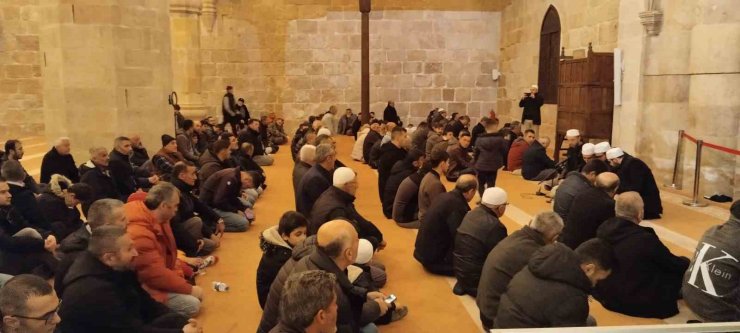 Anadolu’nun "El Hamrası" Kadir Gecesi’nde doldu taştı