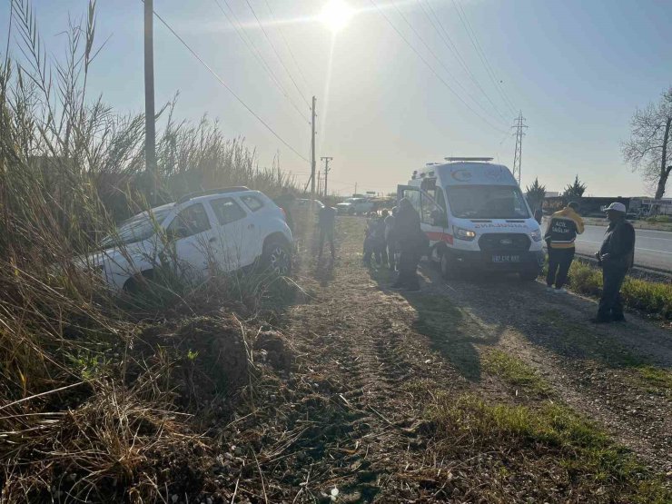 Manavgat’ta otomobil tarlaya uçtu, sürücü kazayı burnu bile kanamadan atlattı
