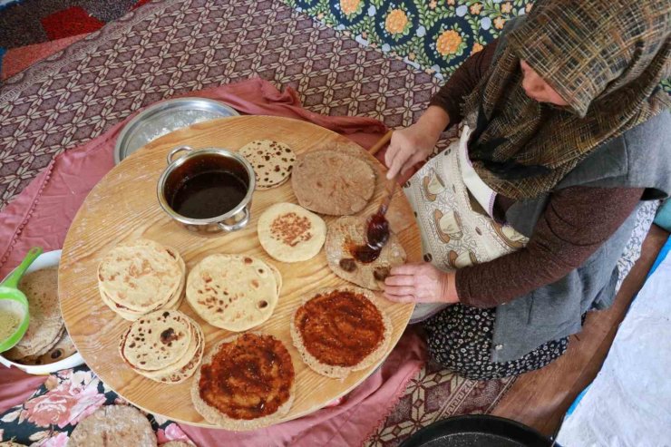 Asırlık "külçe tatlısı" geleneği bayramda yaşatılıyor