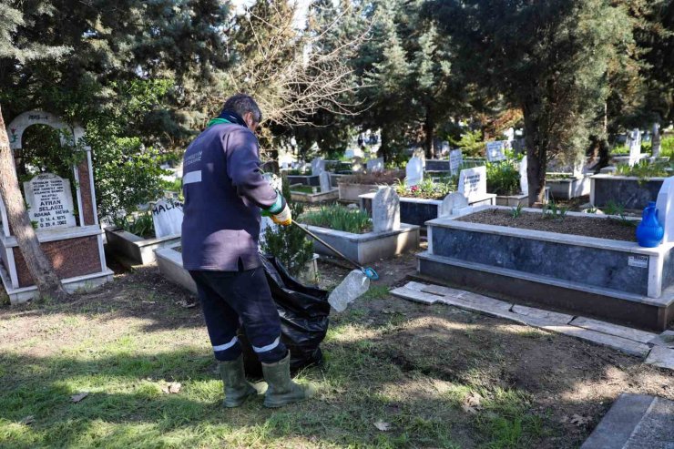 Bursa’da şehitlik ve mezarlıklar bayrama hazır