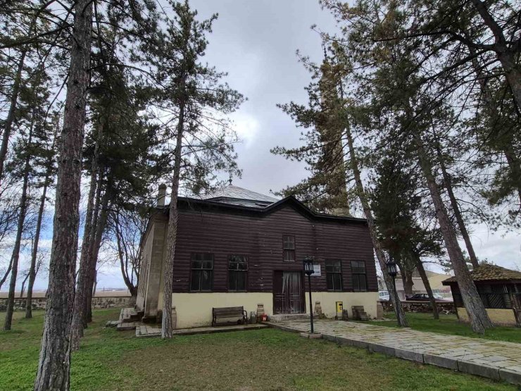 Eskişehir’de 129 yıllık tarihi cami bakımsızlıktan bu hale geldi