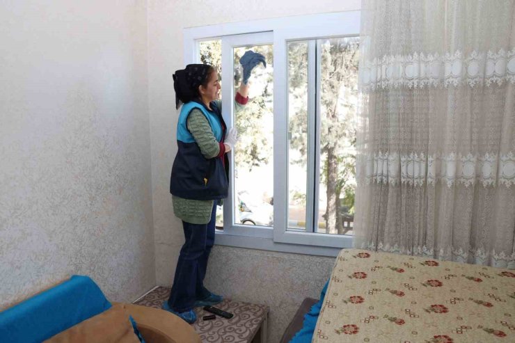 Akdeniz Belediyesi’nden ihtiyaç sahiplerine bayram temizliği desteği