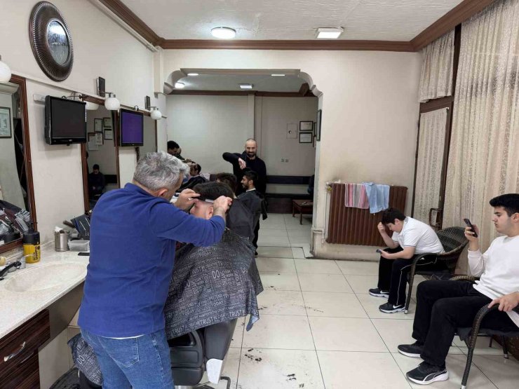 Düzce’de kuaförlerde bayram yoğunluğu başladı