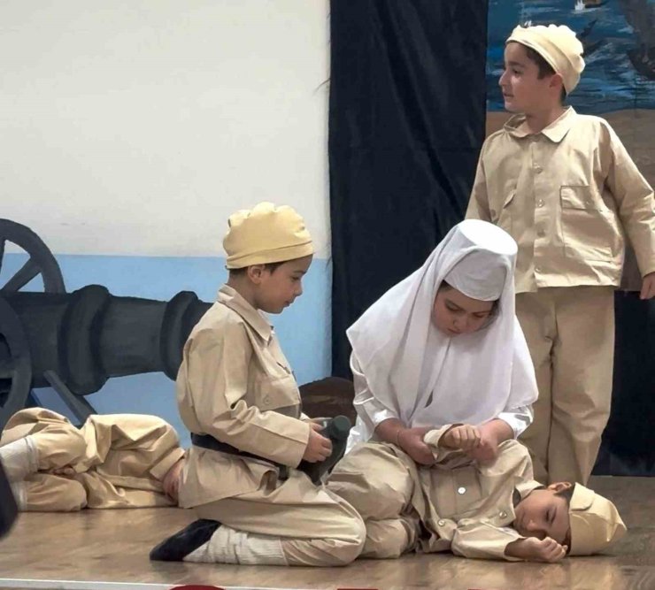 Minik yürekler, Çanakkale ruhunu sahneye taşıdı