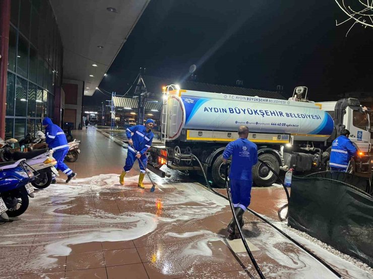Aydın Büyükşehir’den bayram öncesi otobüs terminallerinde temizlik çalışması