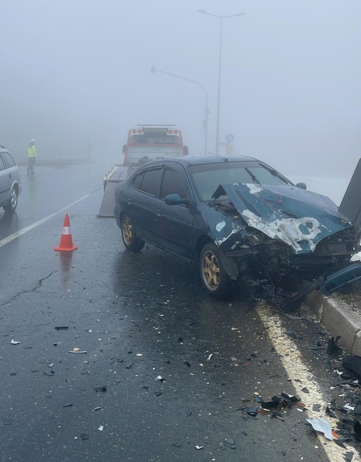 2 aracın karıştığı kazada 2 kişi yaralandı