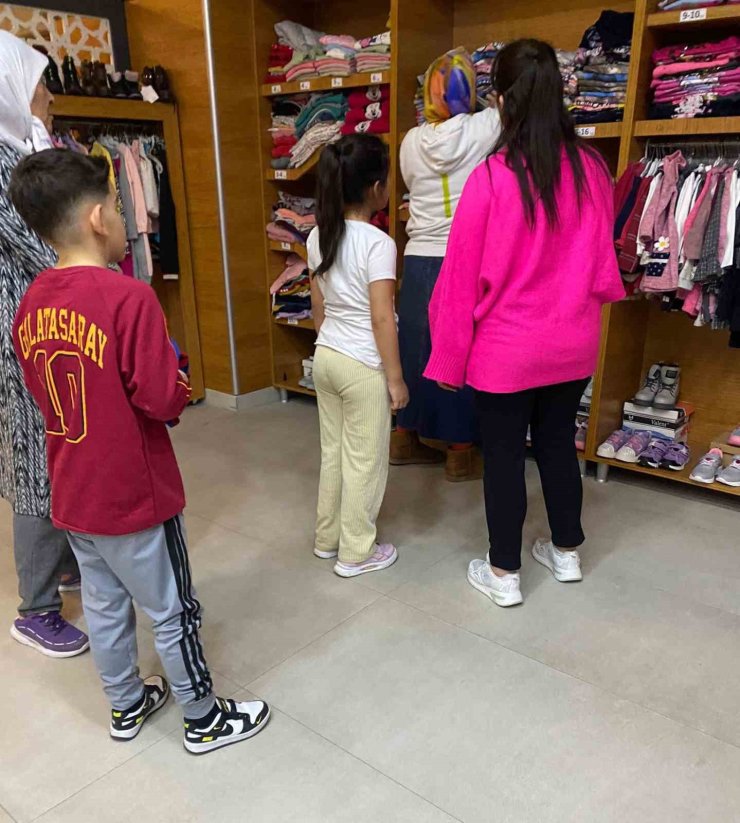 Pursaklar’da yetim çocuklara bayram hediyesi