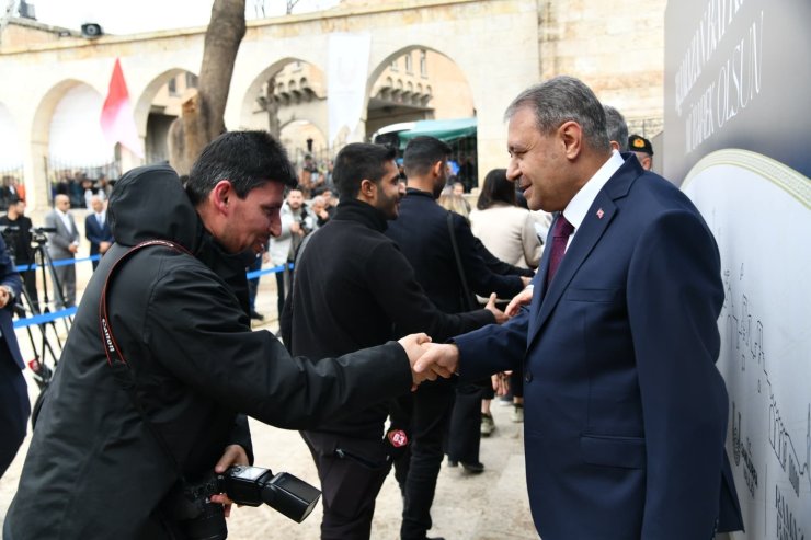 Şanlıurfa’da kent protokolü vatandaşlarla bayramlaştı