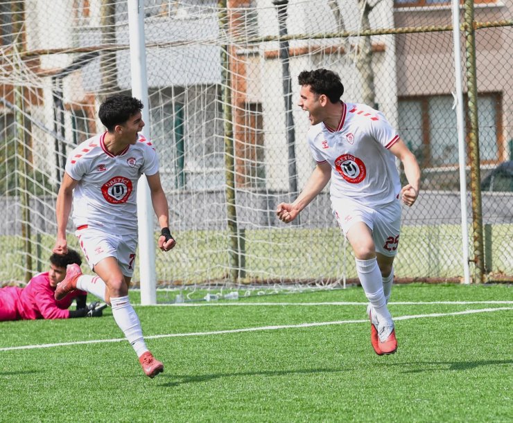 Yunusemre Belediyespor üst üste üçüncü kez şampiyon