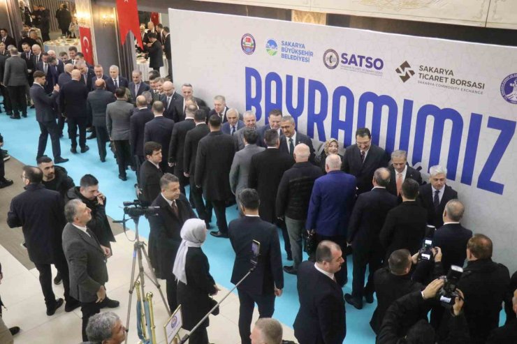 Sakarya protokolü ve vatandaş bayramlaştı