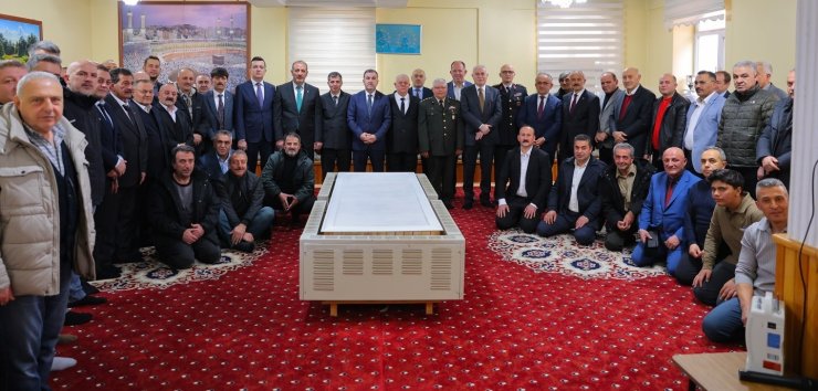 Bayburt’ta mahalle odasında bayramlaşma programı düzenlendi