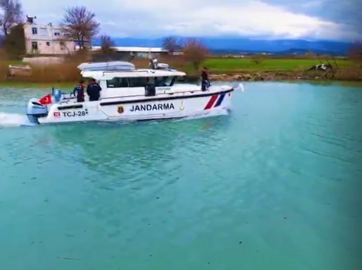 Manavgat’ta jandarmadan deniz ve ırmakta bayram mesaisi