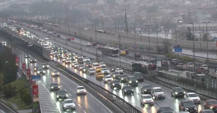 İstanbul’da trafik yoğunluğu yüzde 60’a ulaştı