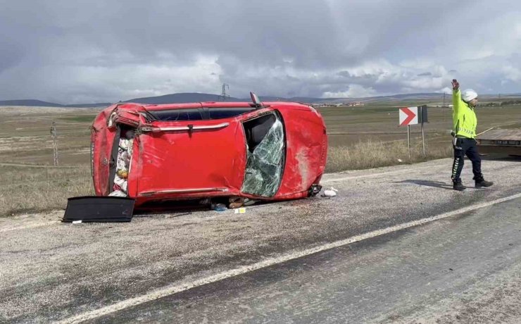 Çorum’da takla atan otomobildeki 3 kişi yaralandı