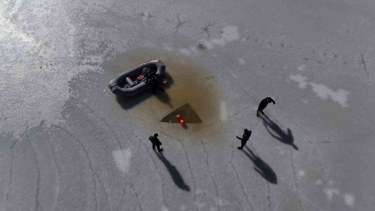 Diyarbakır’da SAK timi arama faaliyetleri esnasında delil de topluyor