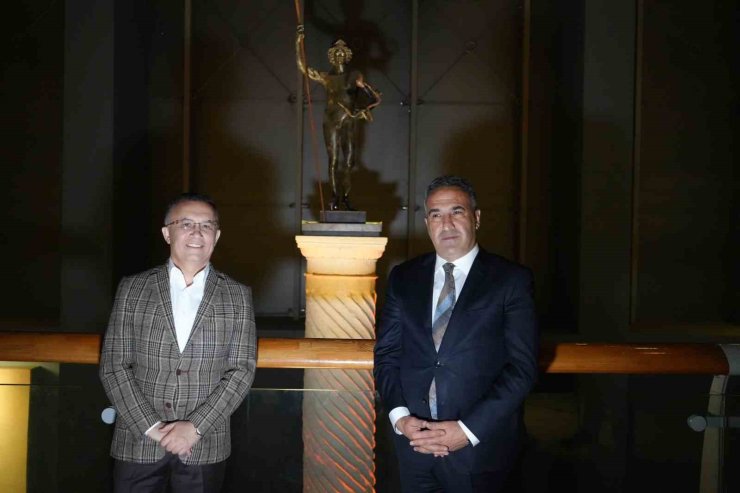 Zeugma Mozaik Müzesi’nde yoğun ilgi gören Mars heykelinin önü genişletildi