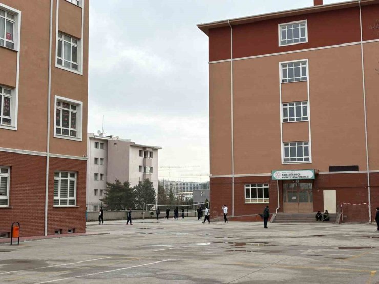 Ara tatil sona erdi, okullarda dersler yeniden başladı