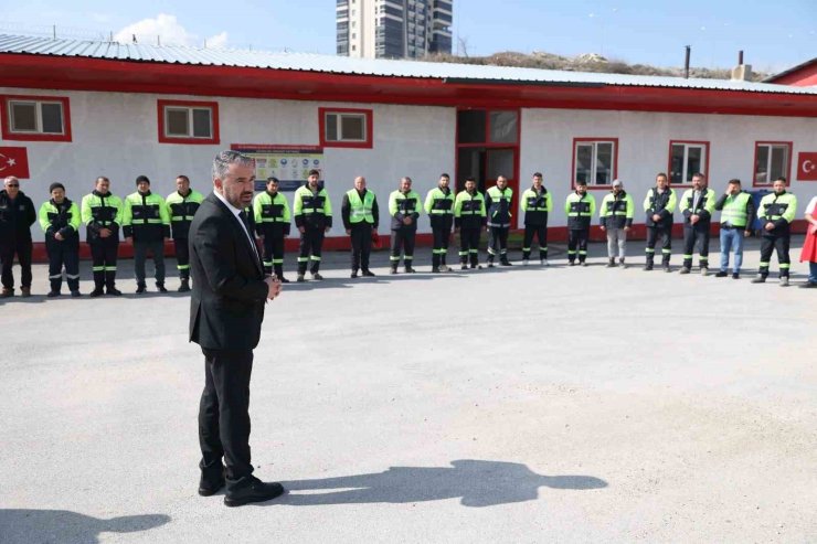 Pursaklar Belediye Başkanı Çetin, personelle bayramlaştı