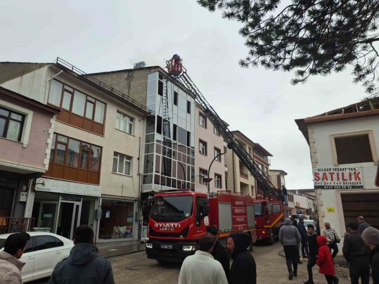 Refahiye’de tarihi lokantada baca yangını paniğe neden oldu