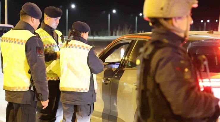 Aksaray’da jandarma ekipleri uygulamalarını sürdürüyor