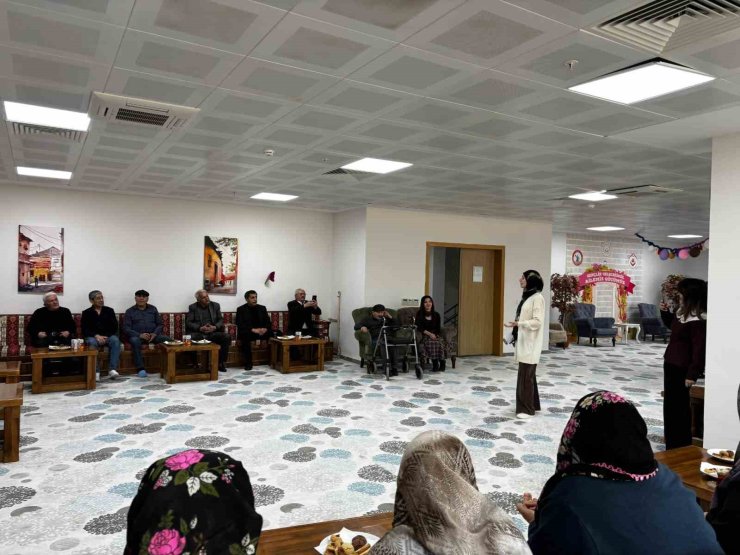 Huzurevinde Yaşlılar Haftası’na özel sergi