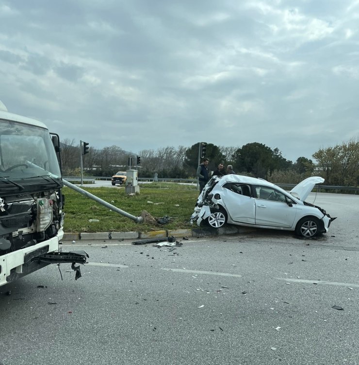 Akhisar’da OSB kavşağında trafik kazası: 1 yaralı