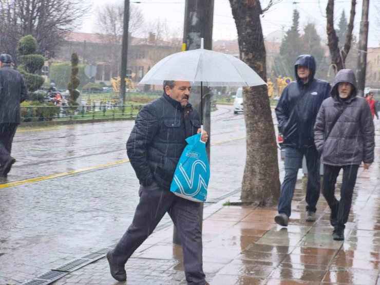 Eskişehir’de beklenen yağmur geldi