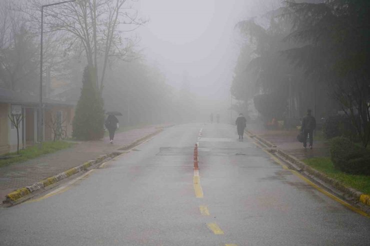 Sis ve yağmur etkili oldu: Kampüste görüş azaldı