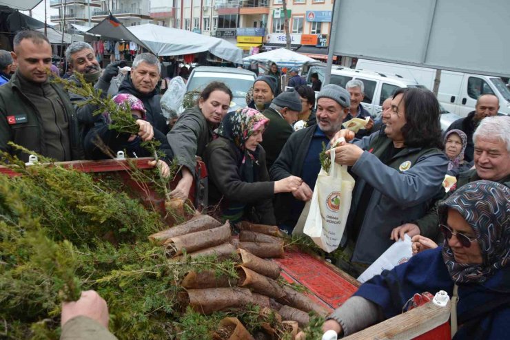 Korkuteli Orman İşletme Müdürlüğü 1000 fidan dağıtımı yaptı