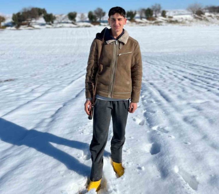 "Okula gidiyorum" diyerek evden ayrılan gençten haber alınamıyor