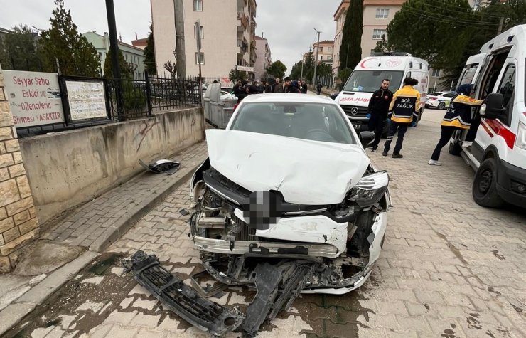İnegöl’de otomobiller çarpıştı: 5 yaralı