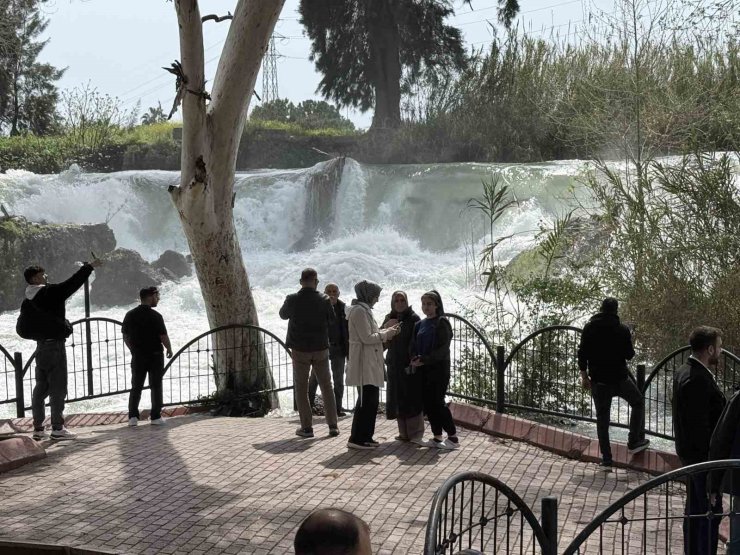 Tarsus Şelalesi’ne yağış sonrası ziyaretçi akını