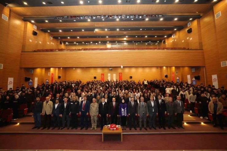 Siirt’te "Güneş Hadisesi" söyleşi programı düzenlendi