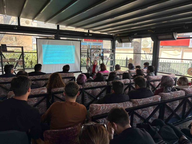 Sincan Kitap Kafe’de siber zorbalıkla mücadele yolları konuşuldu