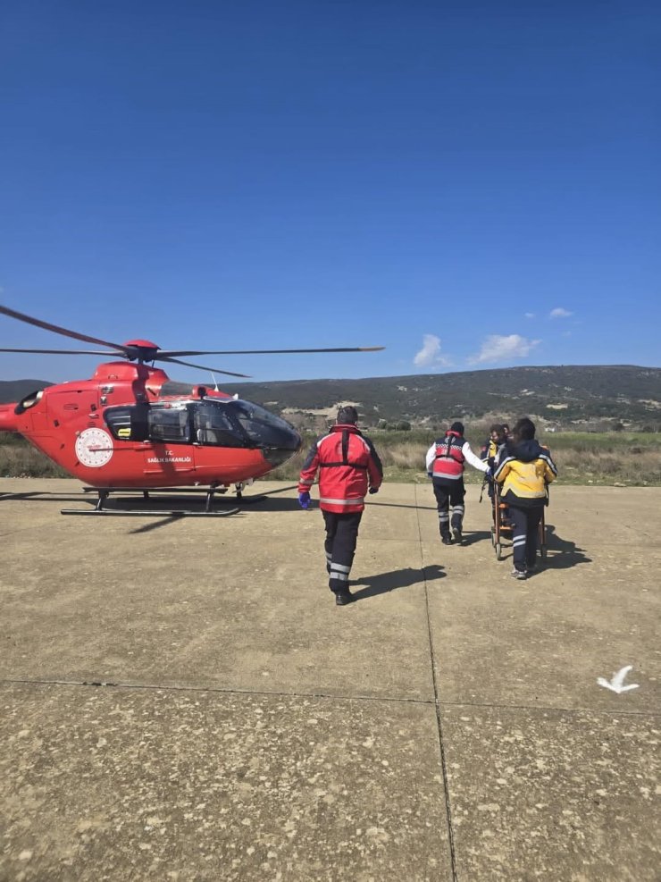 Gökçeada’da rahatsızlanan hasta helikopter ambulansla Çanakkale’ye sevk edildi