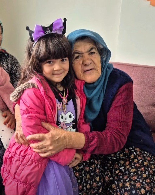 Honazlı gençlerden Yaşlılar Haftasında anlamlı ziyaret