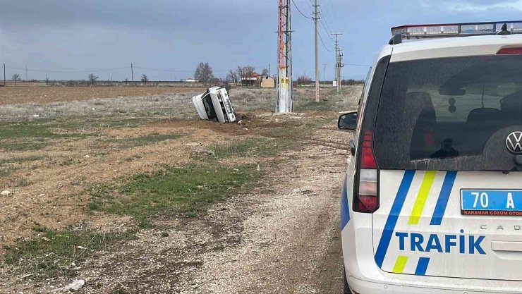Karaman’da otomobil devrildi: Araçtaki 5 kişi kazayı burnu bile kanamadan atlattı